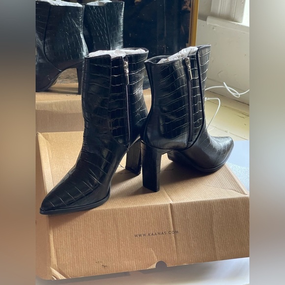 Kaanas Black Chicago Croc-Embossed Bootie New In Box - Picture 3 of 11